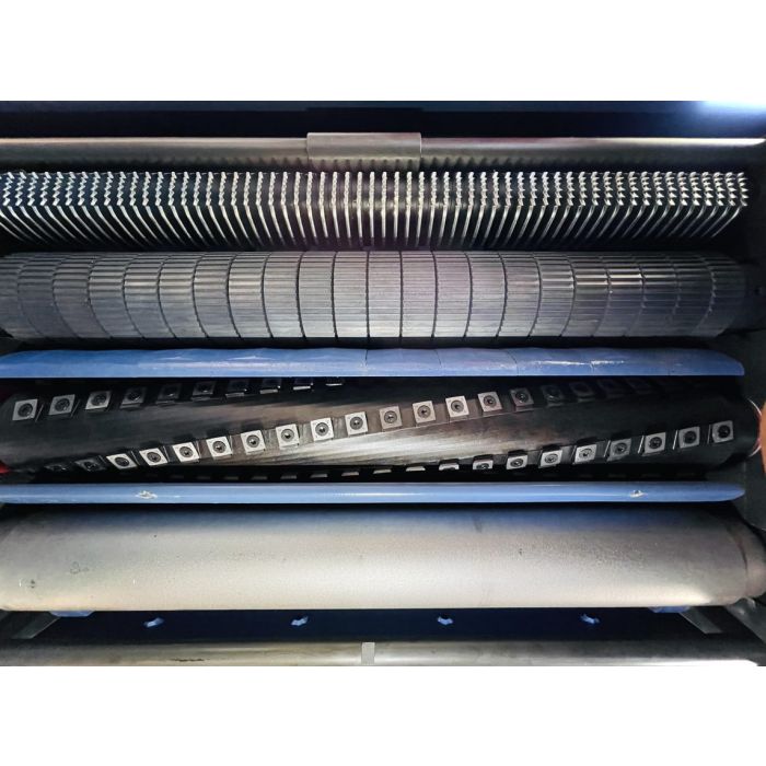 helical cutterhead, segmented feed roll, heavy-duty chipbreakers and anti-kickback device